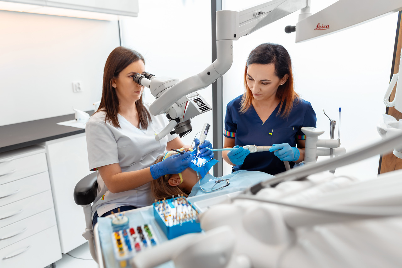 stomatolog leczenie kanałowe protezy zębowe