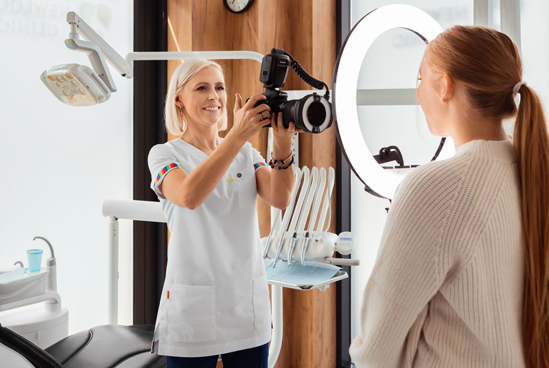 Licówki, implanty, flow injection, bonding, wybielanie zębów